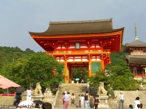 Nio-mon gate Kiyomizu-dera