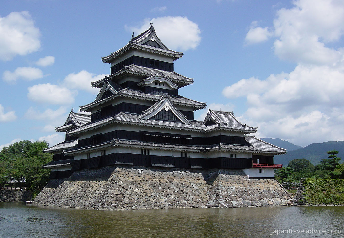 Matsumoto-Castles-Main-Tower.jpg